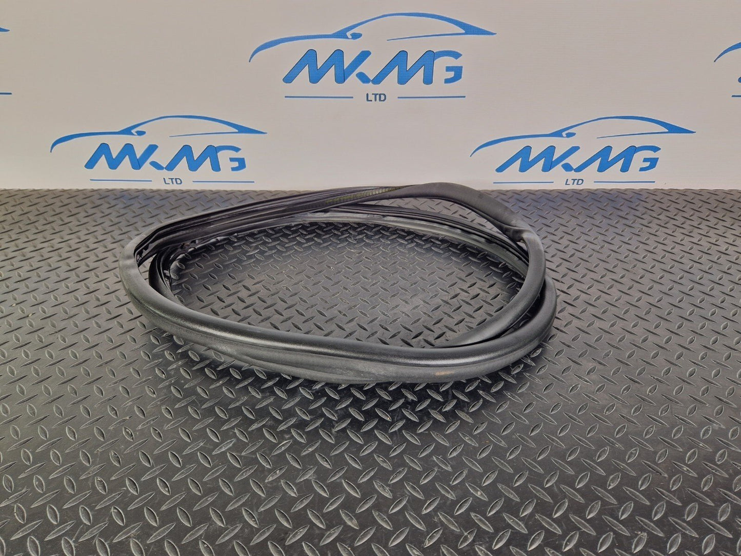 14-21 MERCEDES BENZ C200d W205 LEFT & RIGHT REAR DOOR SEAL GASKET A2056970251