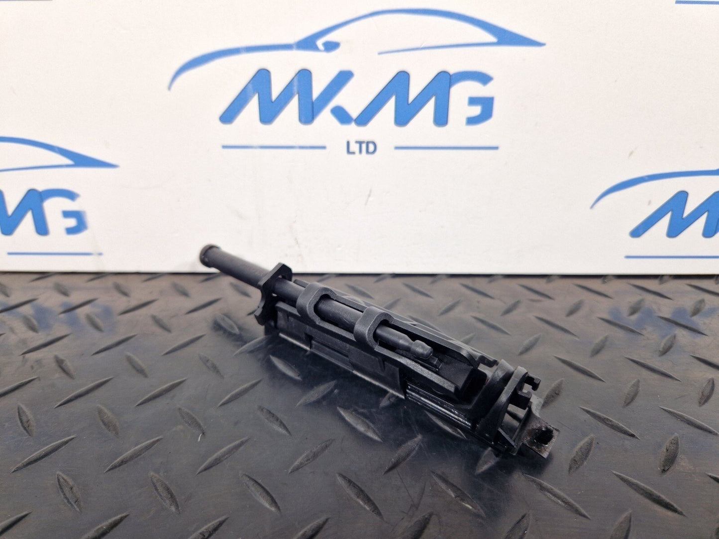 16-19 AUDI A4 B9 GENUINE RIGHT DRIVER SIDE REAR BUMPER BRACKET GUIDE 8W5807890