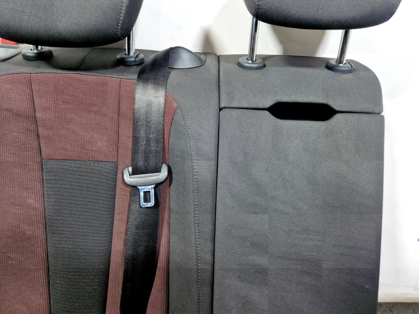 16-19 AUDI A4 B9 16-19 AUDI A4 B9 REAR RIGHT DRIVER SIDE CLOTH SEAT & HEADREST
