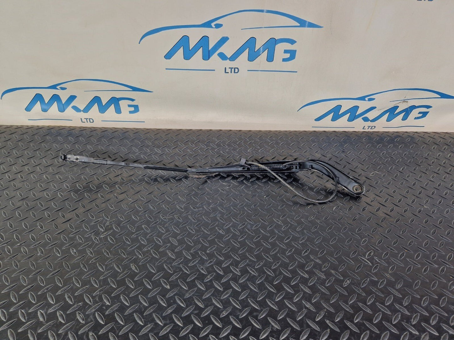 18-ON MERCEDES BENZ SPRINTER W907 WIPER ARM LEFT SIDE N/S A9108203500