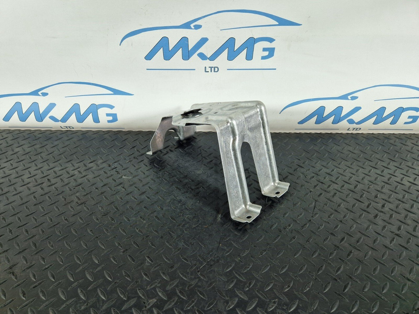 10-17 AUDI A8 4H BATTERY RETAINING BRACKET CLAMP HOLDER MOUNT 4H0802417B