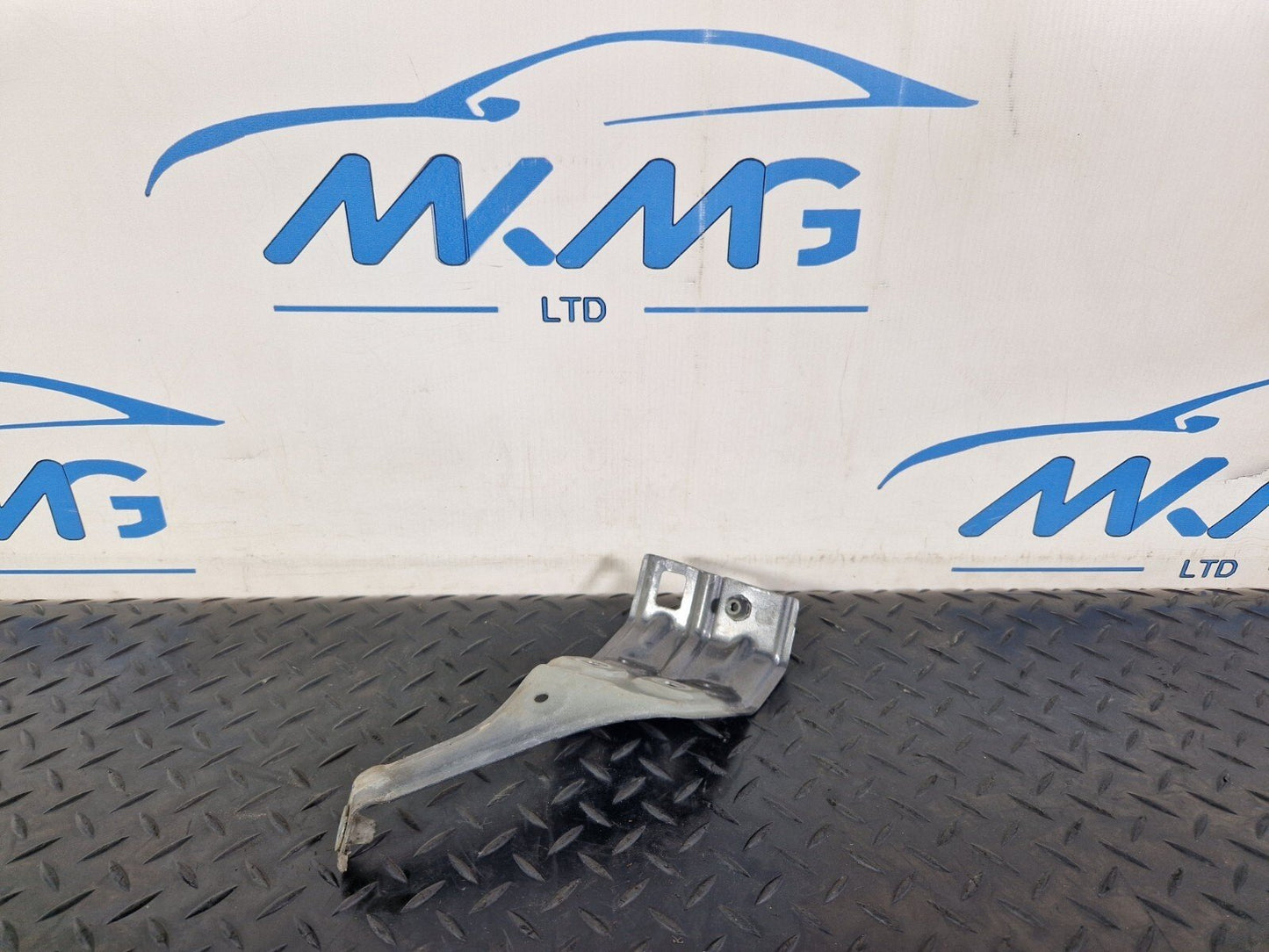 19-ON MERCEDES BENZ B CLASS W247 FRONT RIGHT FENDER FRONT BRACKET A2478810400