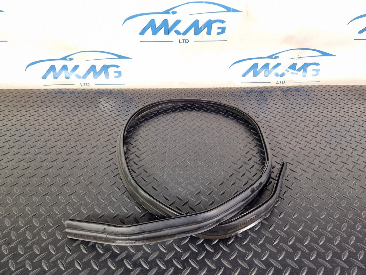 18-ON MERCEDES SPRINTER W907 BONNET RUBBER SEALING GASKET SEAL A9108871100