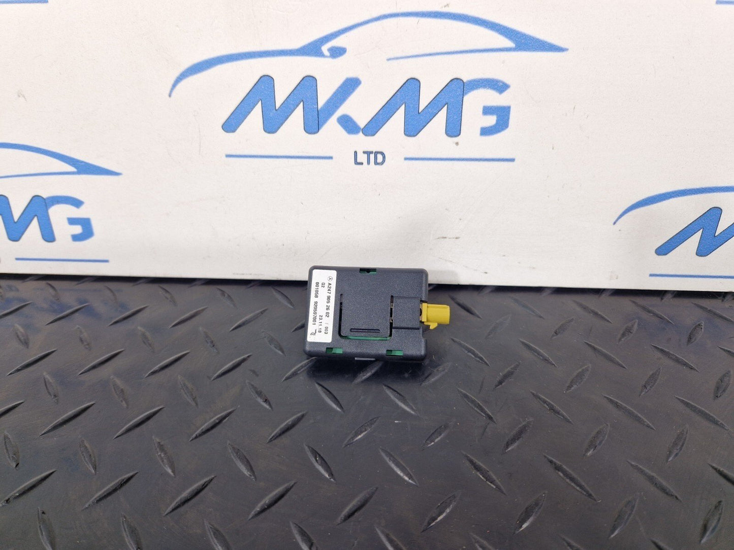19-ON MERCEDES BENZ B CLASS W247 WLAN ANTENNA  A2479052602