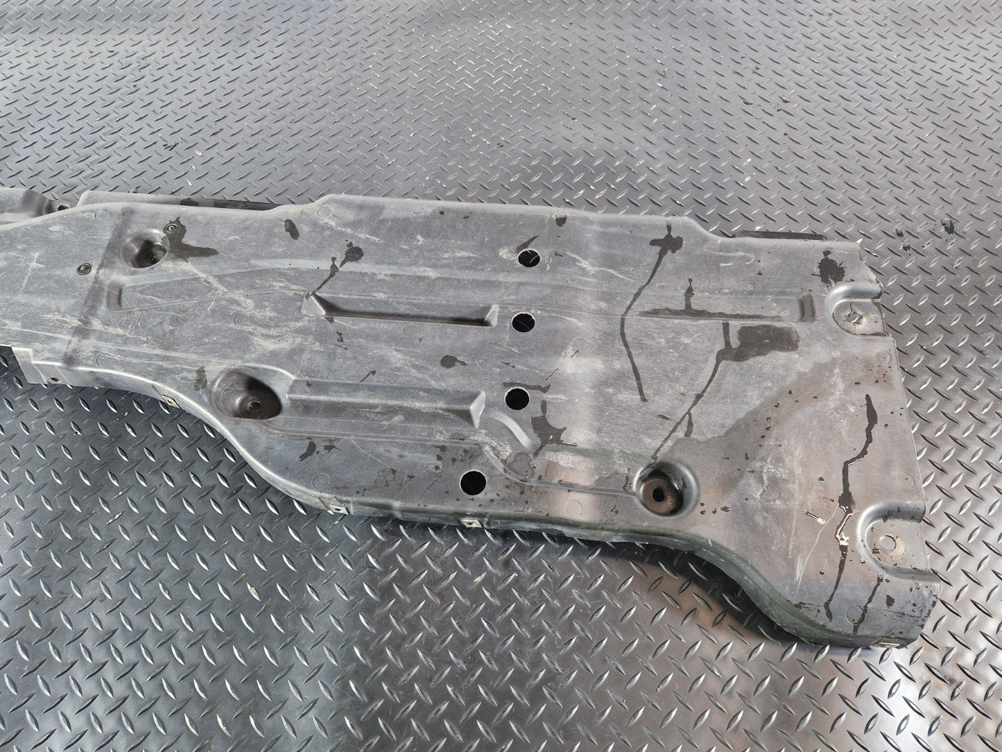 11-19 MERCEDES BENZ ML W166 REAR WHEEL RIGHT SIDE SPLASH GUARD COVER A1668841422