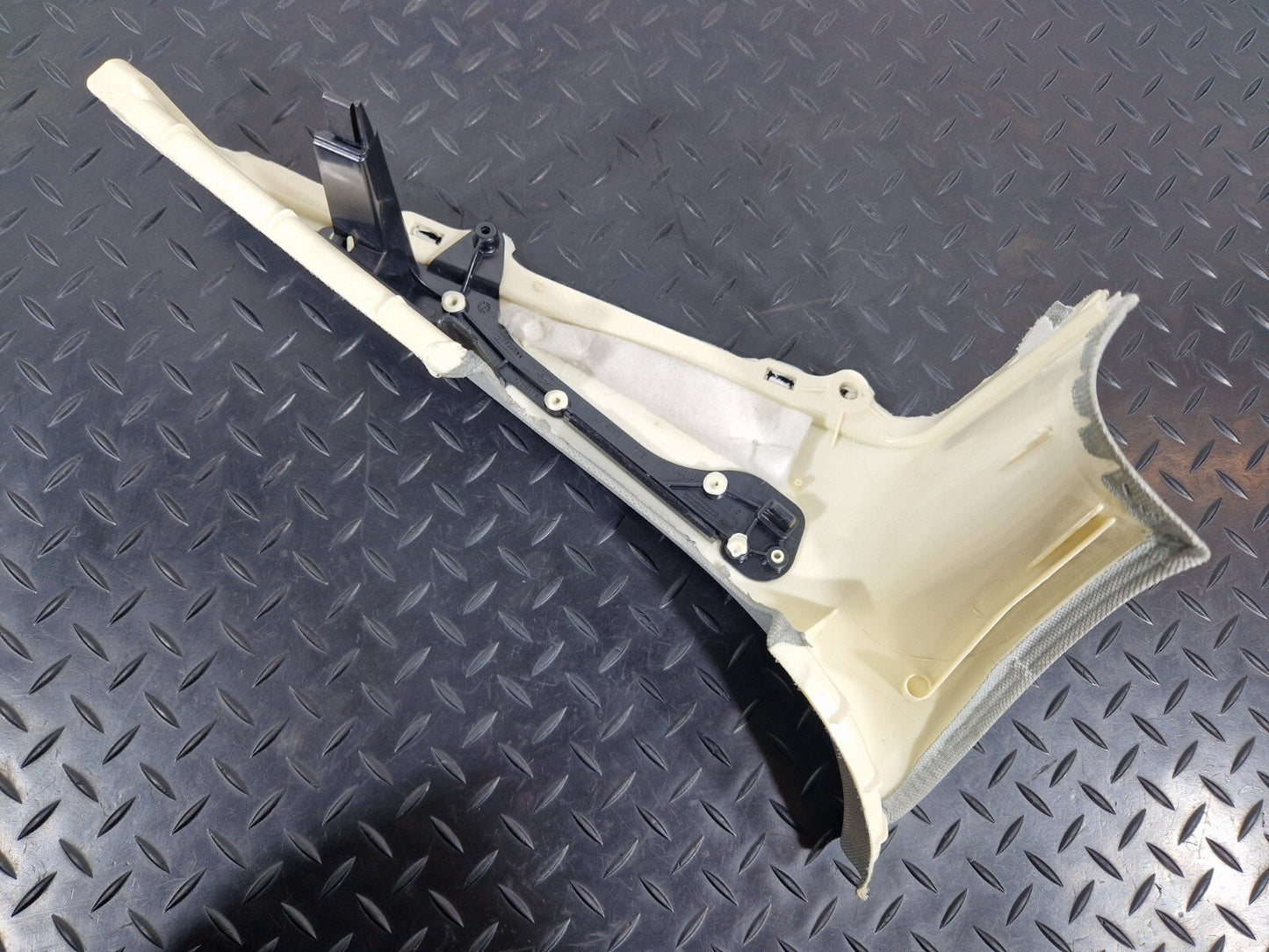 15-18 AUDI A7 4G GENUINE REAR LEFT D PILLAR TRIM 4G8867245