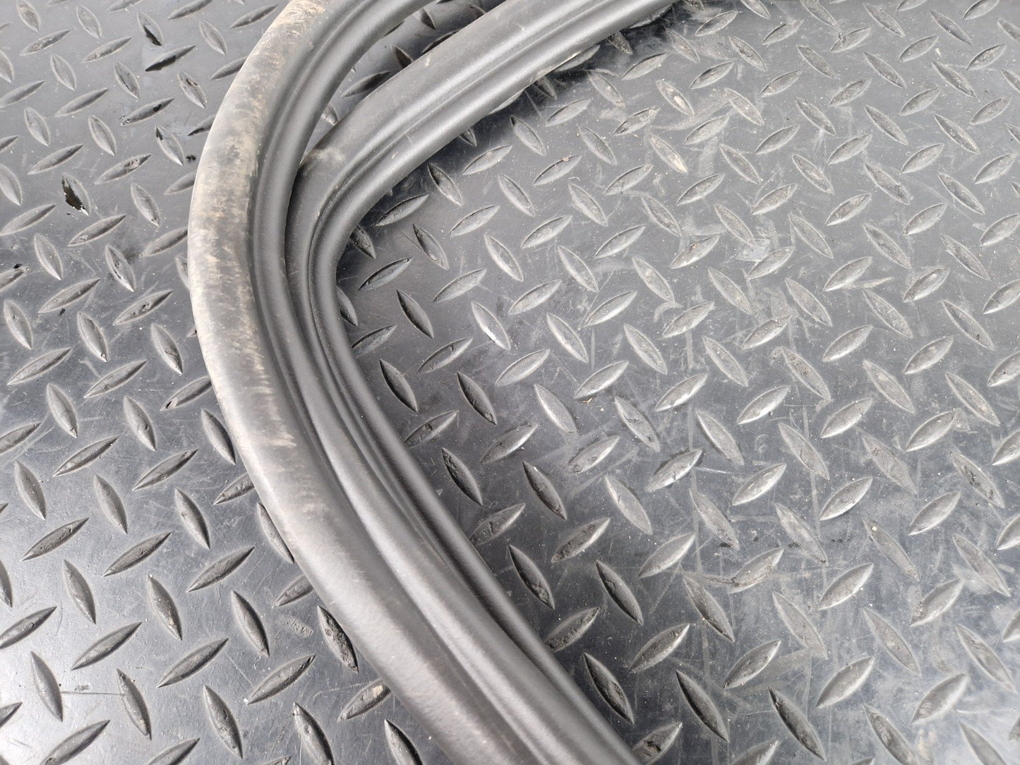19-ON RANGE ROVER EVOQUE L551 REAR RIGHT SIDE O/S DOOR RUBBER SEAL K8D2253A10AC