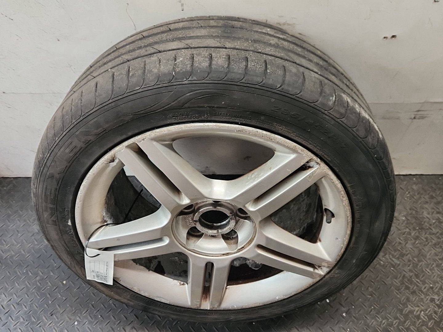 Audi A4 B7 17" Alloy Wheel with Tyre 235/45/17 8E0601025AS