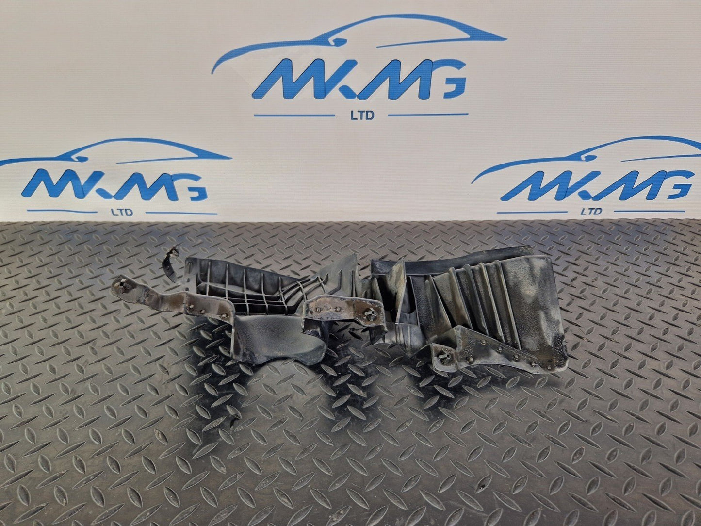 18-ON MERCEDES A CLASS W177 OEM UNDERBODY ENGINE TRAY TRIM COVER A2475240000