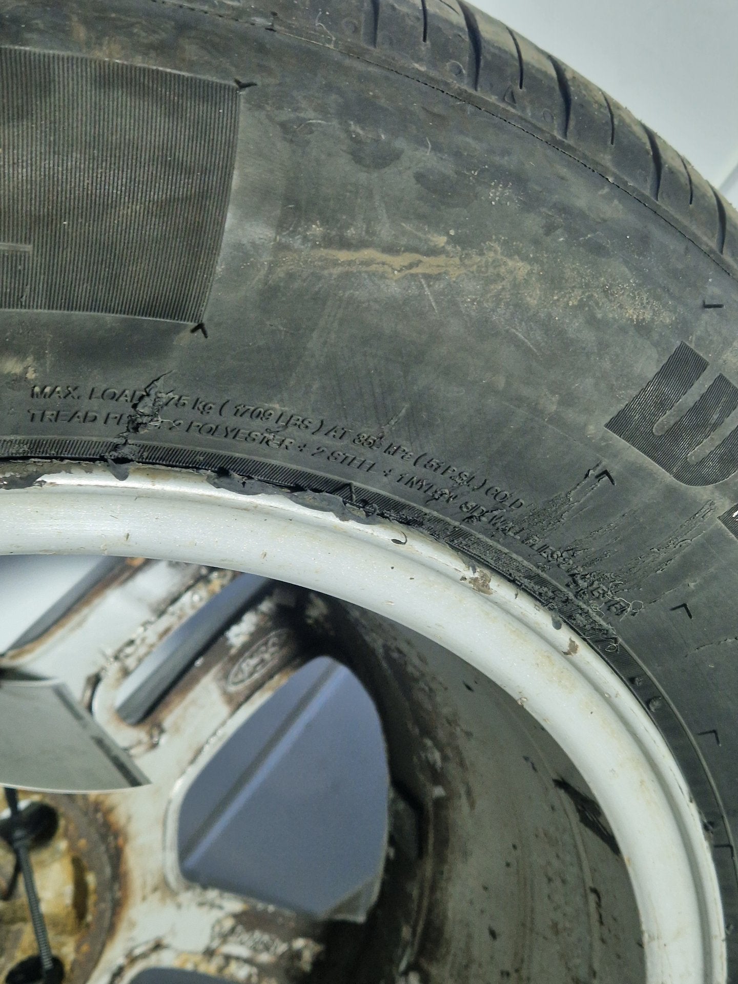 Ford S-Max MK1 (CD340) 16" Alloy Wheel with Tyre 215/60/16 ~6mm AM2J1007AA