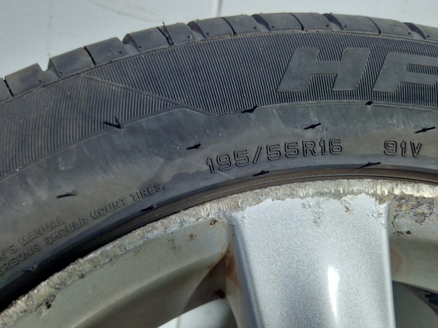 2010 Honda Insight MK2 (ZE2) 16" Alloy Wheel with Tyre 195/55/16 ~7mm