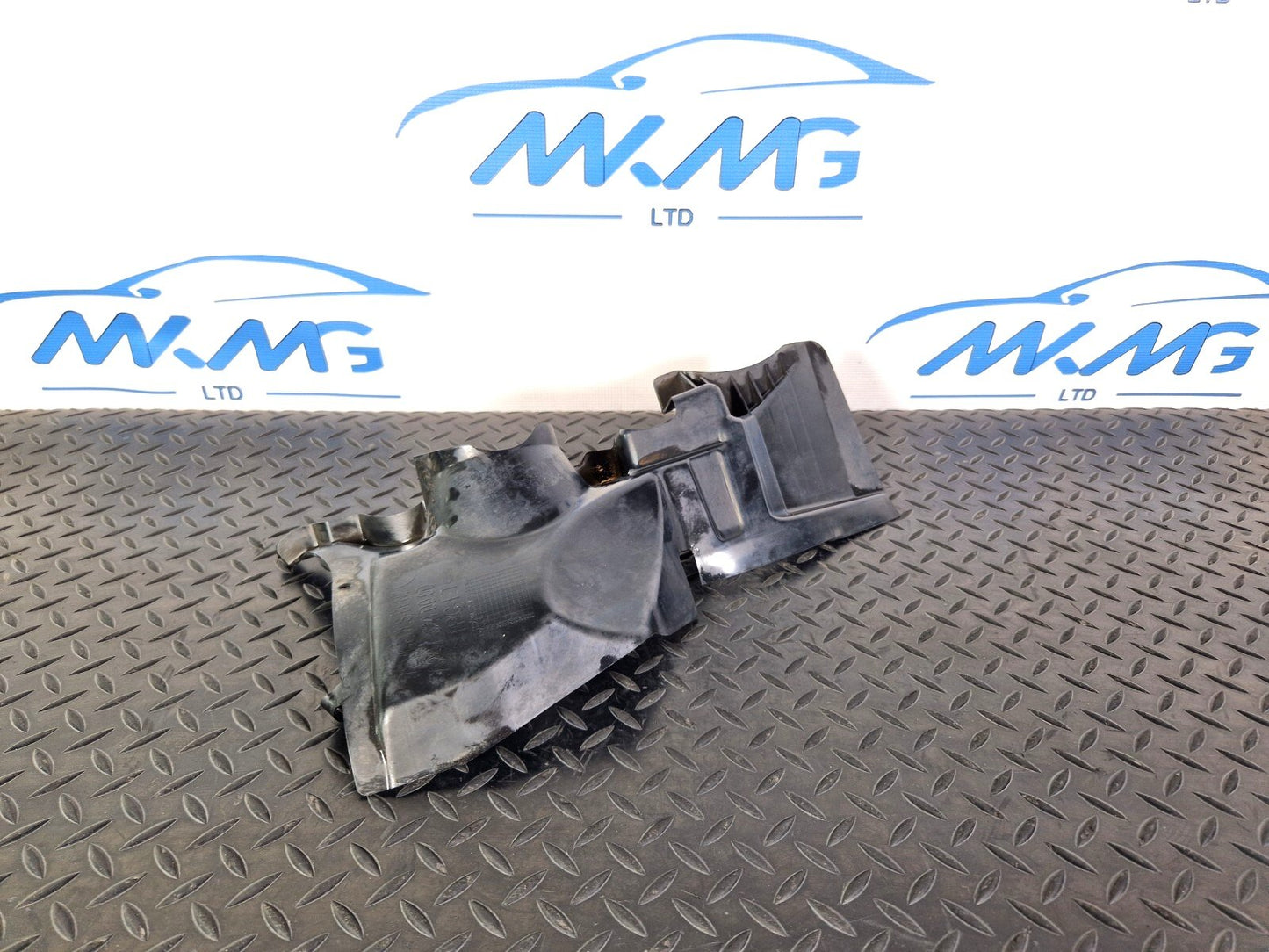18-ON MERCEDES A CLASS W177 OEM UNDERBODY ENGINE TRAY TRIM COVER A2475240000