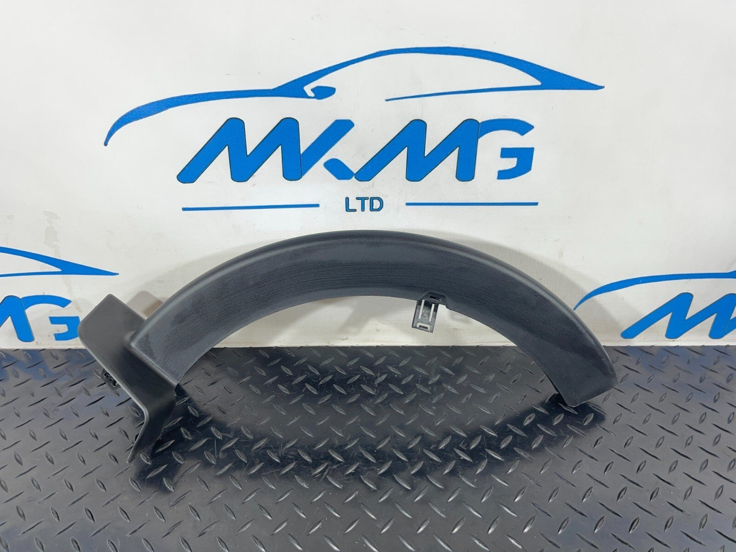 20-ON BMW 2 SERIES GRAN COUPE M-SPORT F44 Rear Tailgate Right Hinge Trim 7477420