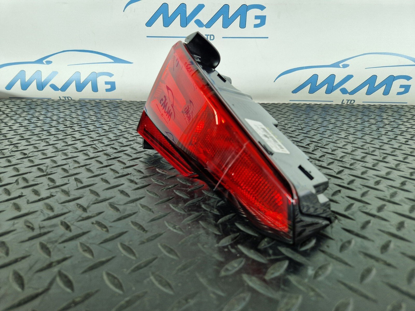 16-19 AUDI A4 B9 GENUINE REAR LEFT O/S/R INNER TAILGATE LIGHT 8W5945075A