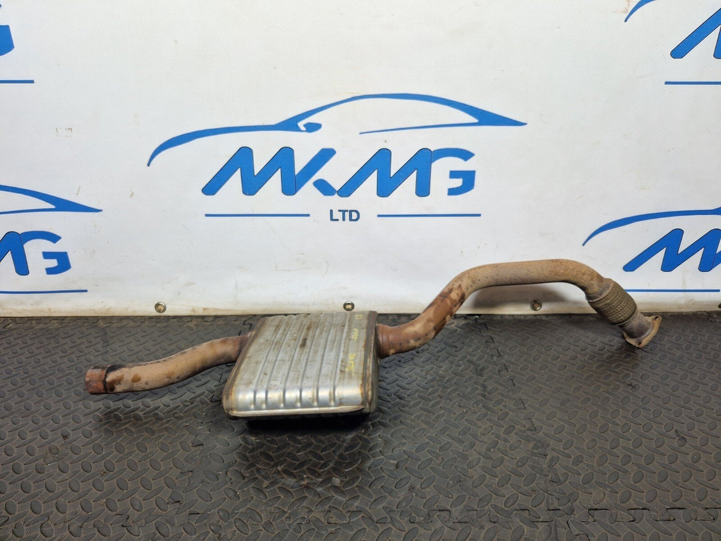 16-ON AUDI A4 B9 EXHAUST SILENCER CENTRE BOX 8W0253211F