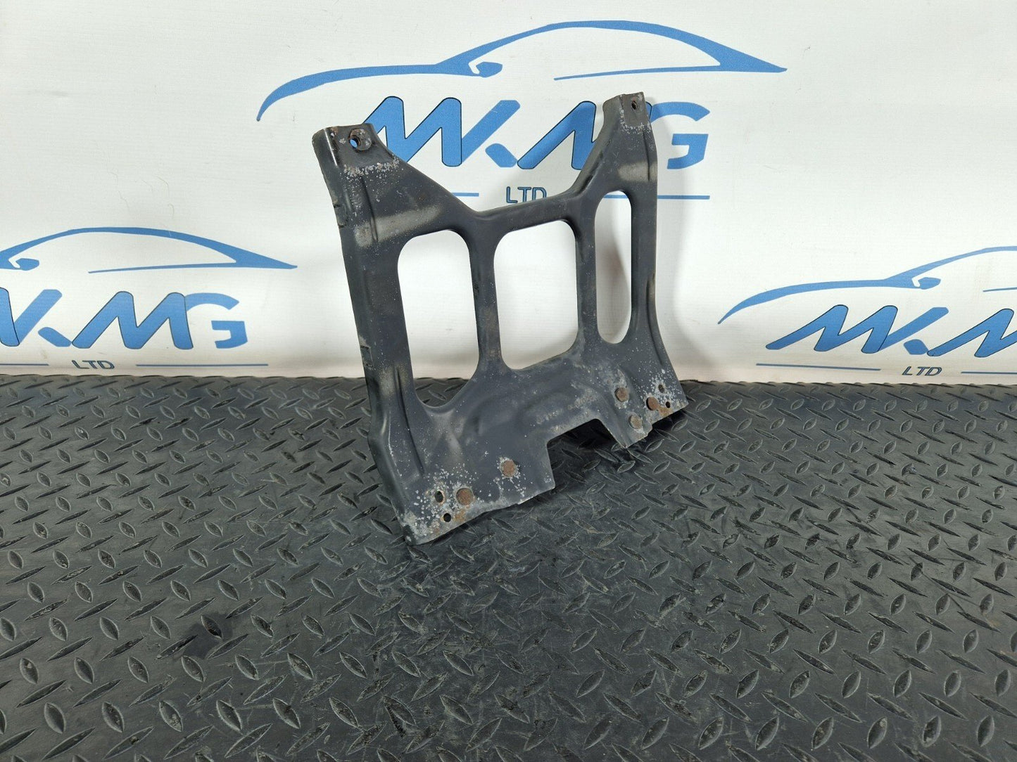 14-23 MERCEDES BENZ VITO W447 FRONT CENTRE SUPPORT BRACKET COWL A4478801003