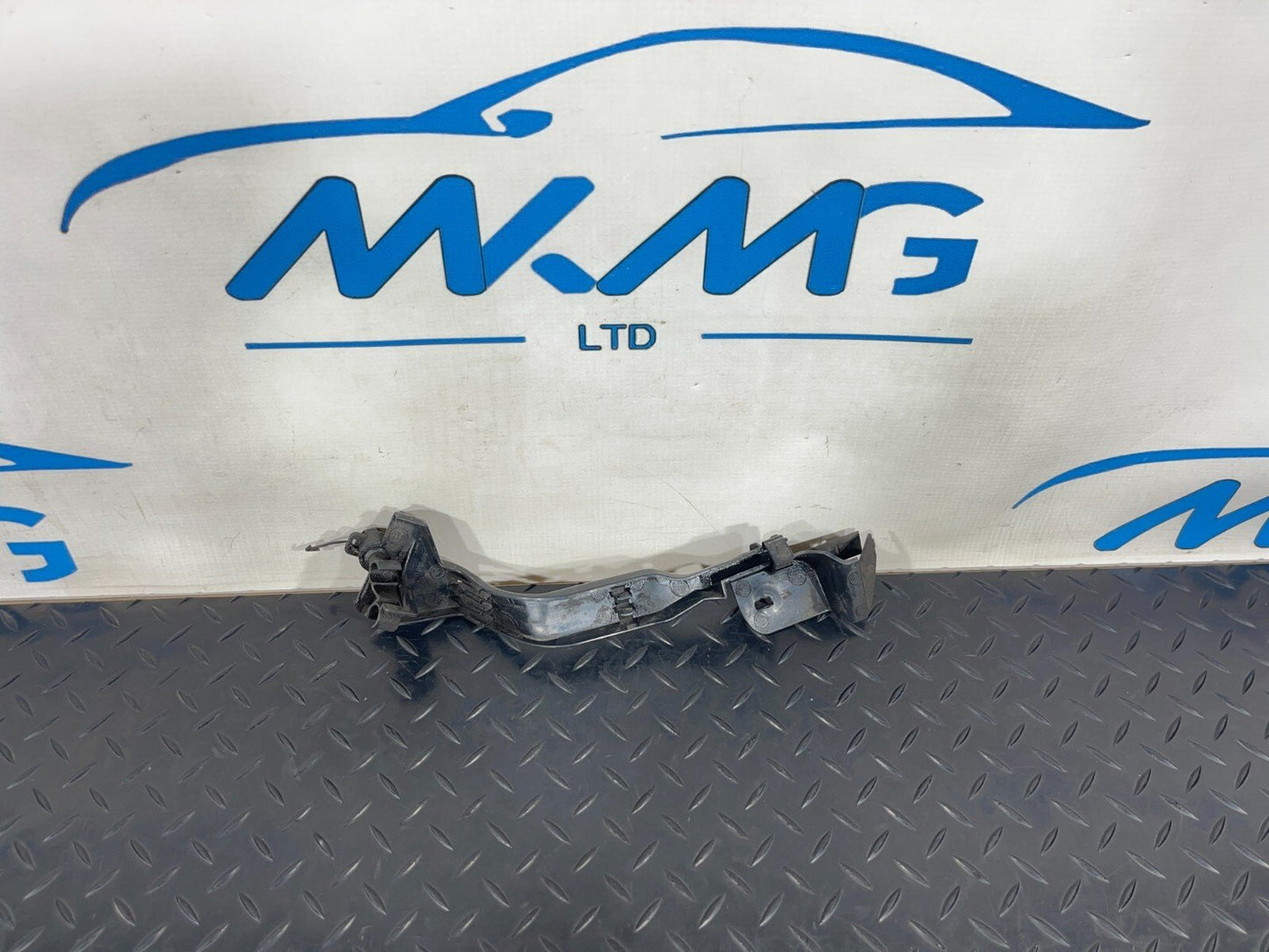 14-21 MERCEDES BENZ C300h W205 CABLES HOLDER BRACKET O/S A2055462080