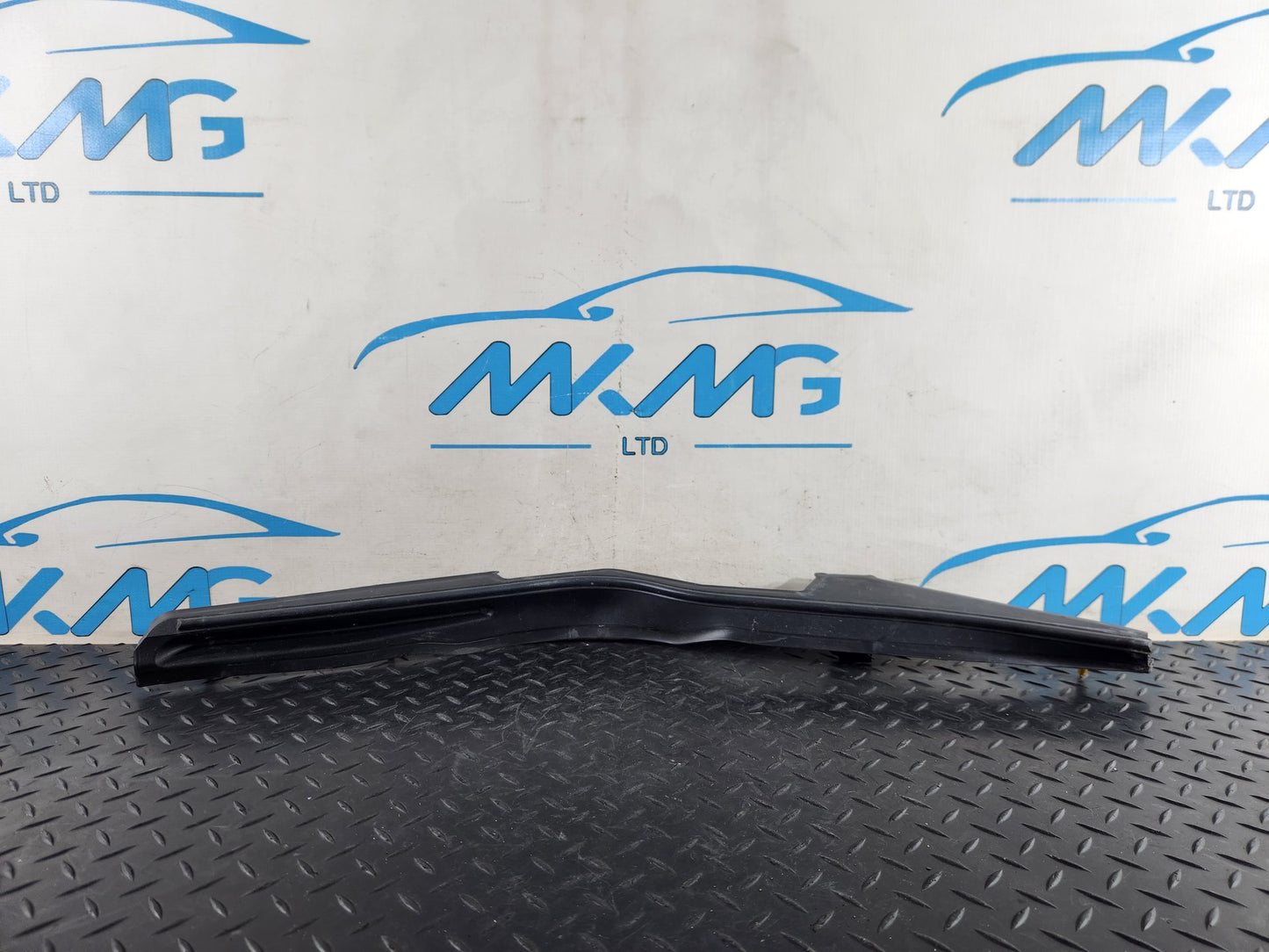 Land Rover Range Rover Evoque L551 SUV Genuine Tailgate Trim K8D2-406A77-AB