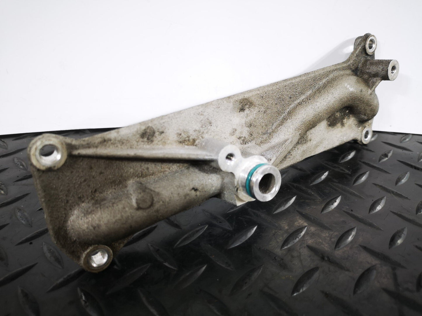 16-19 AUDI A4 B9 S-LINE GENUINE V6 3.0TDI CSW EGR COOLER BRACKET 059131680