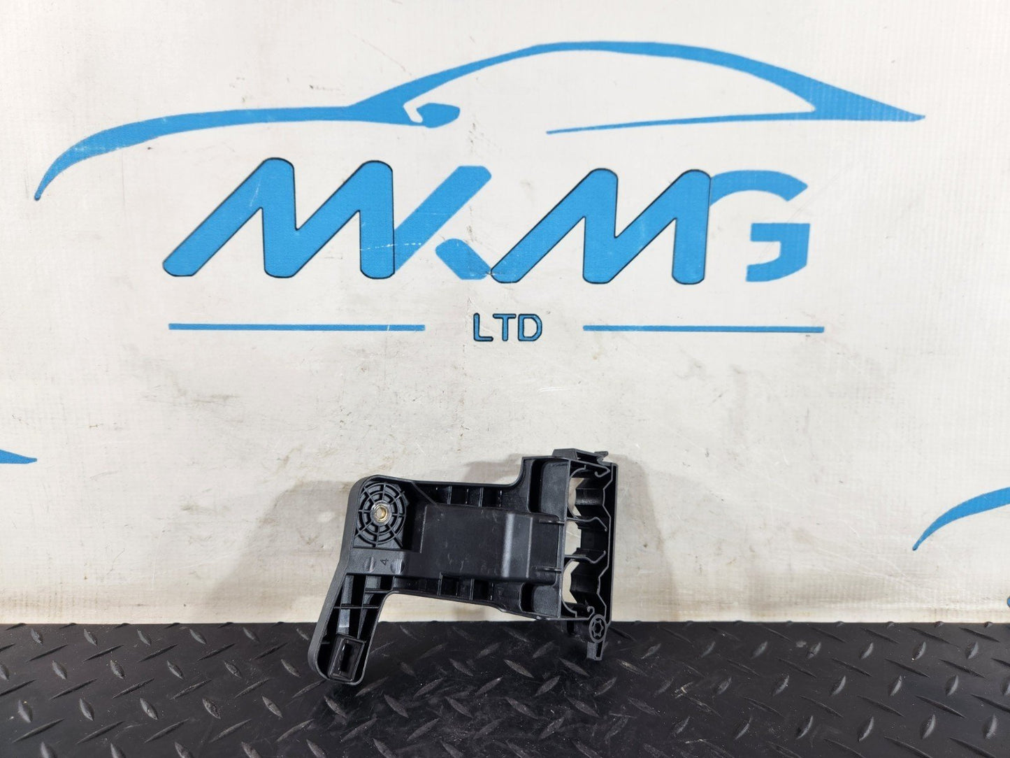 19-ON MERCEDES BENZ B CLASS W247 WATER COOLANT HOSE HOLDER A2475010020
