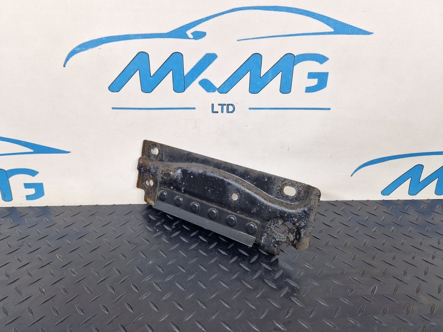 16-19 AUDI A4 B9 GENUINE MUFFLER MOUNT BRACKET PLATE 8W0803183A