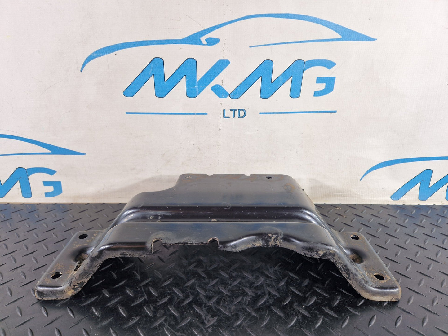 12-18 Land Rover Range Rover Evoque L538 Driveshaft Support Bracket GJ324A266AB