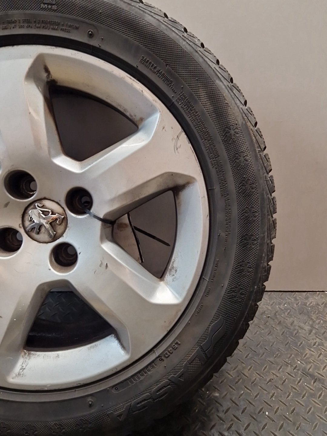 2008 Peugeot Partner MK2 (PH1) (B9) 16" Alloy Wheel with Tyre 215/55/16 ~4mm