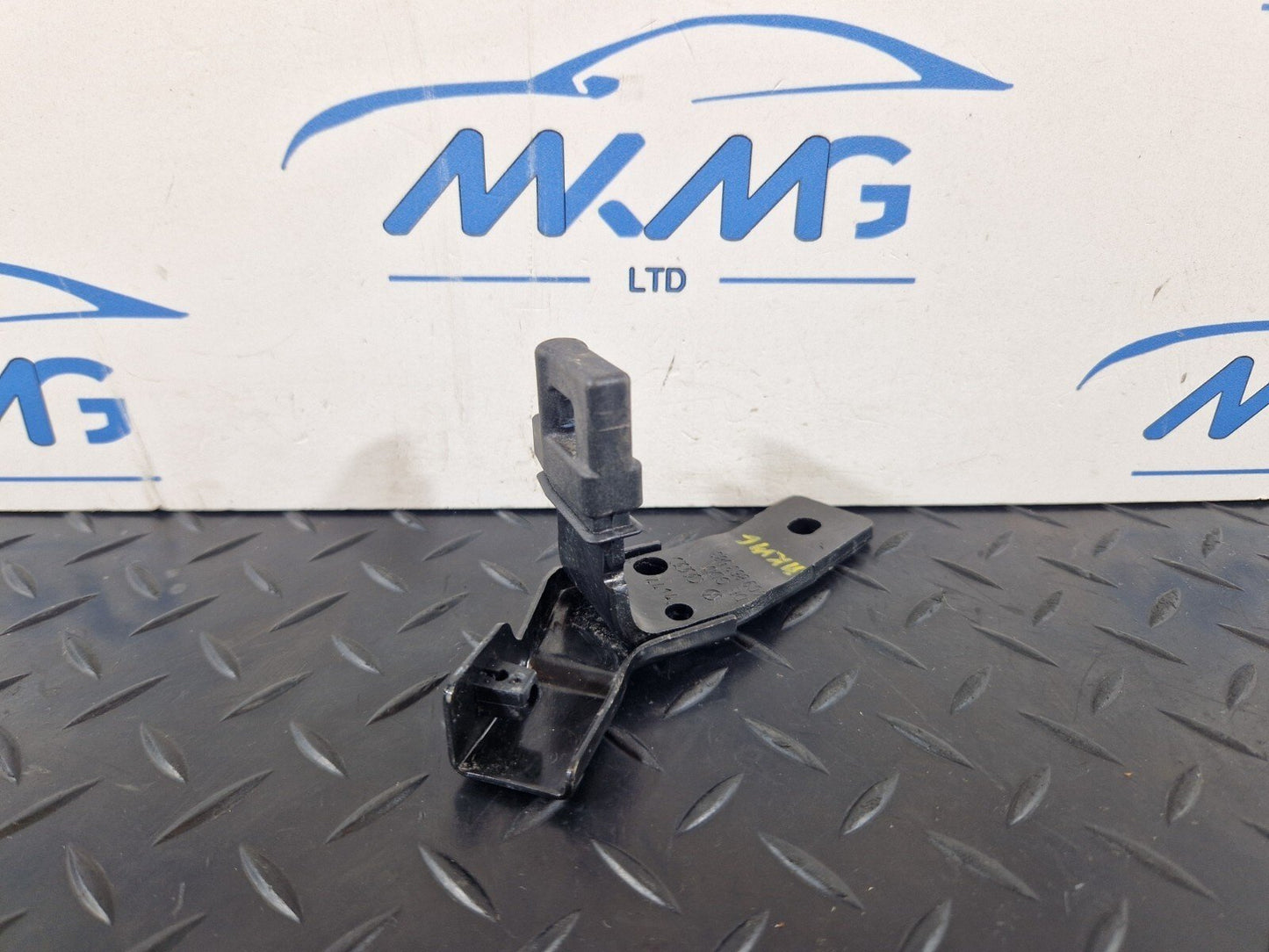 12-18 AUDI A6 C7 REAR LEFT N/S BOOT PARTITION BRACKET MOUNT 4G9863583