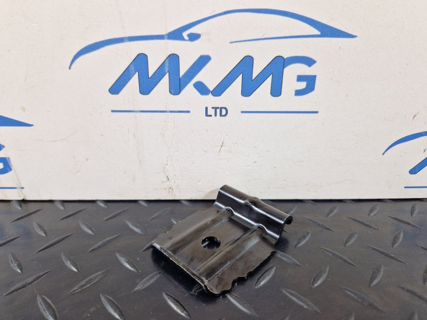 16-19 AUDI A4 B9 GENUINE OEM BATTERY CLAMP 8W0803123