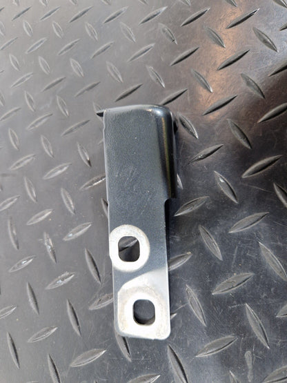 16-19 AUDI A4 AVANT B9 S-LINE FRONT DRIVER SIDE WING BRACKET 8W0821434B