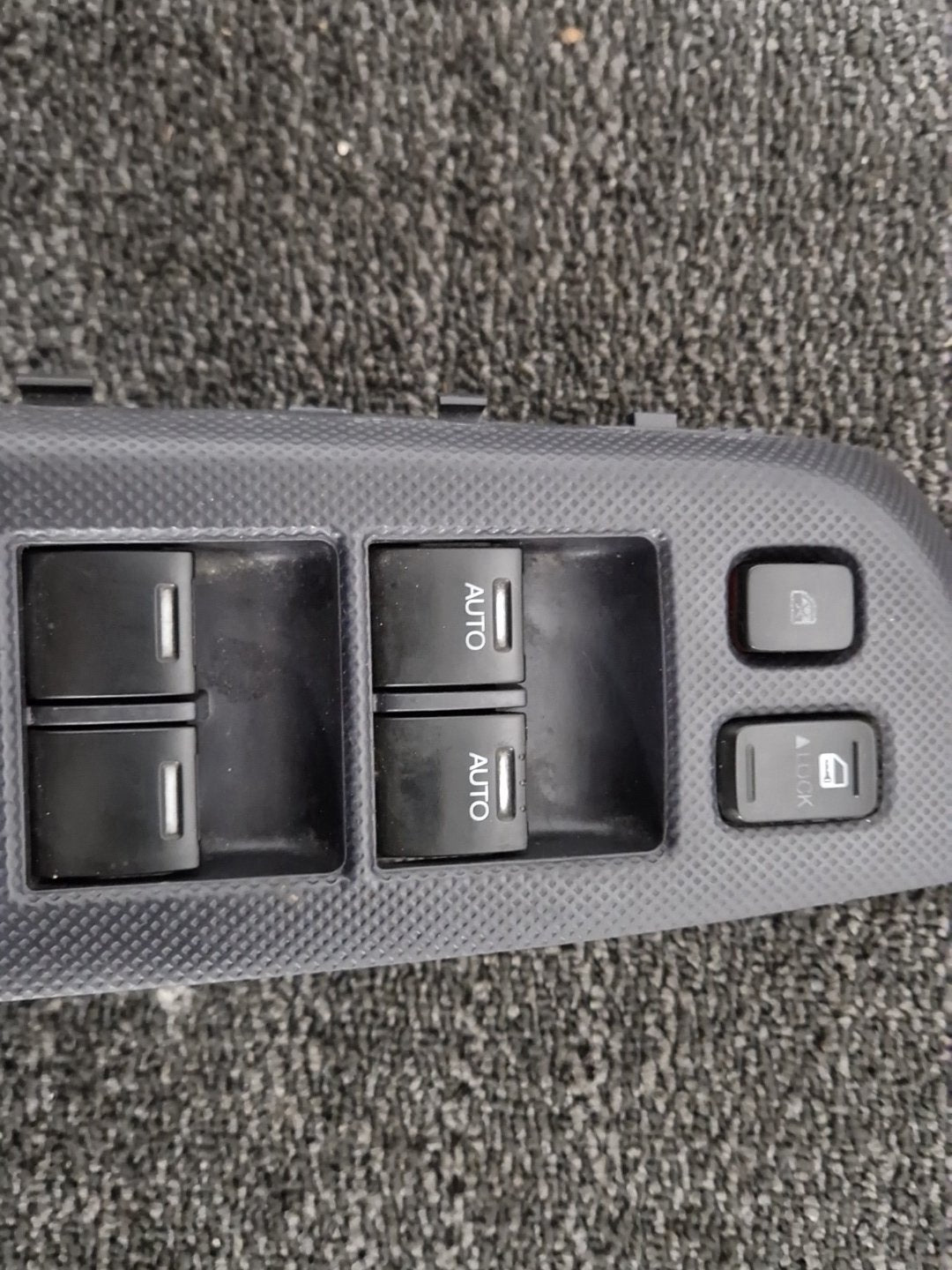 Honda Insight MK2 (ZE2) Hatchback Genuine Front Right Window Switch Trim