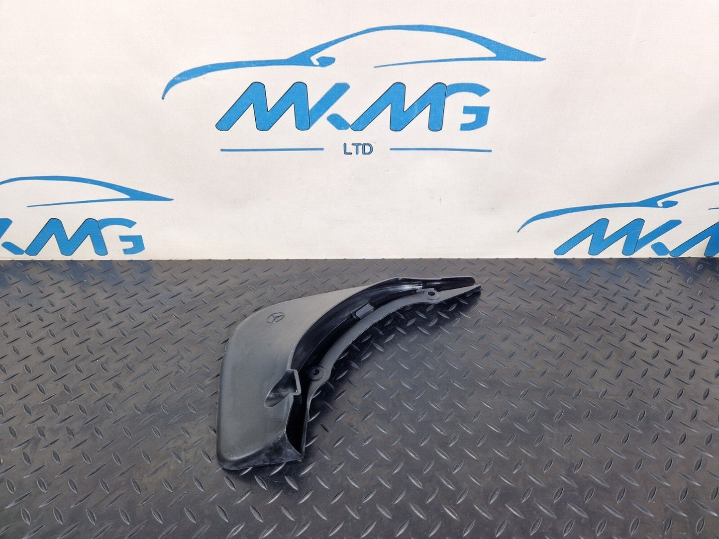 14-21 MERCEDES BENZ C200 W205 SALOON/ESTATE REAR MUD FLAP O/S/N/S A2058900178