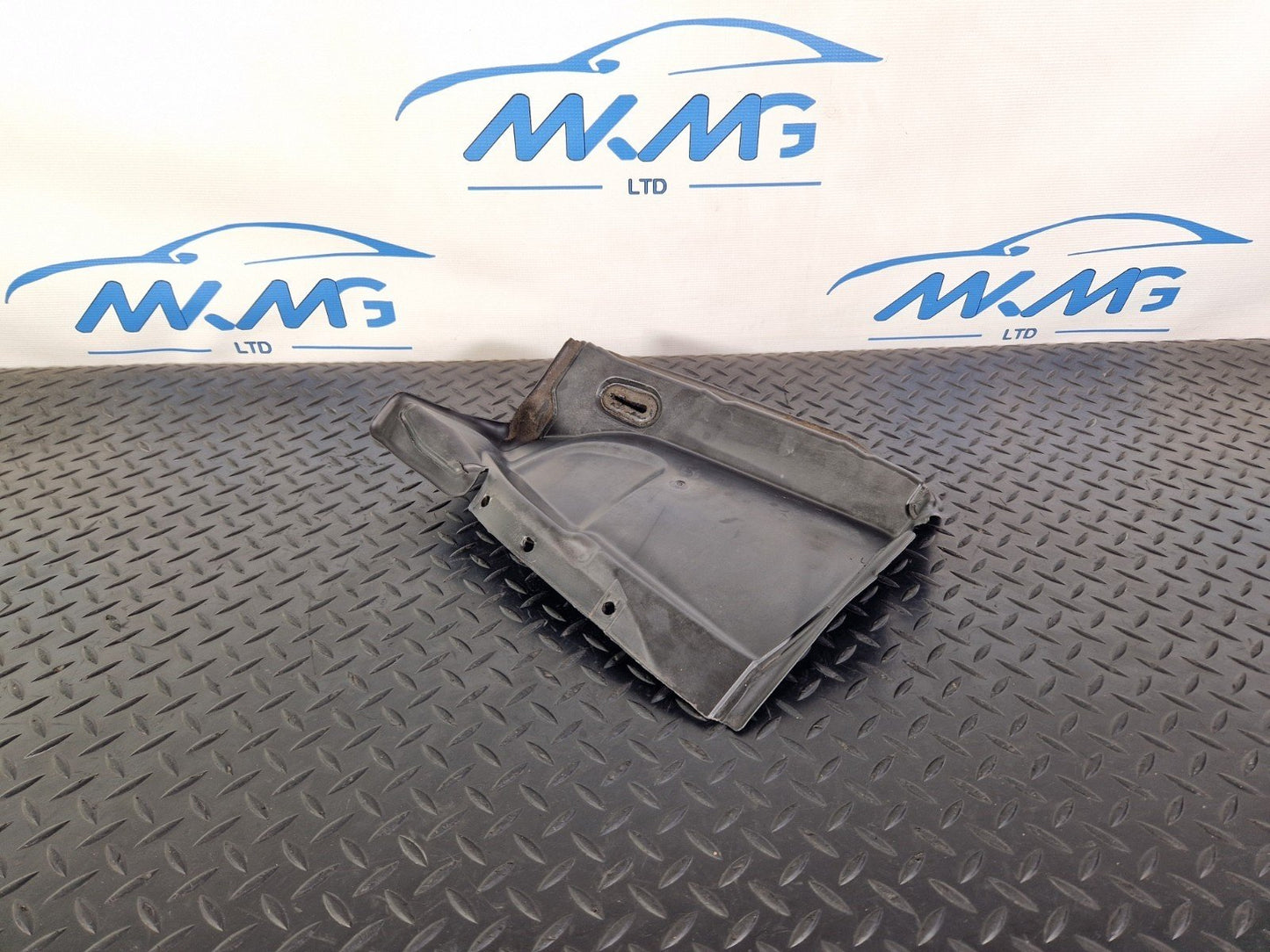 10-13 BMW X5 E70 LCI GENUINE OEM LEFT N/S WHEELHOUSE COVER TRIM 7161745