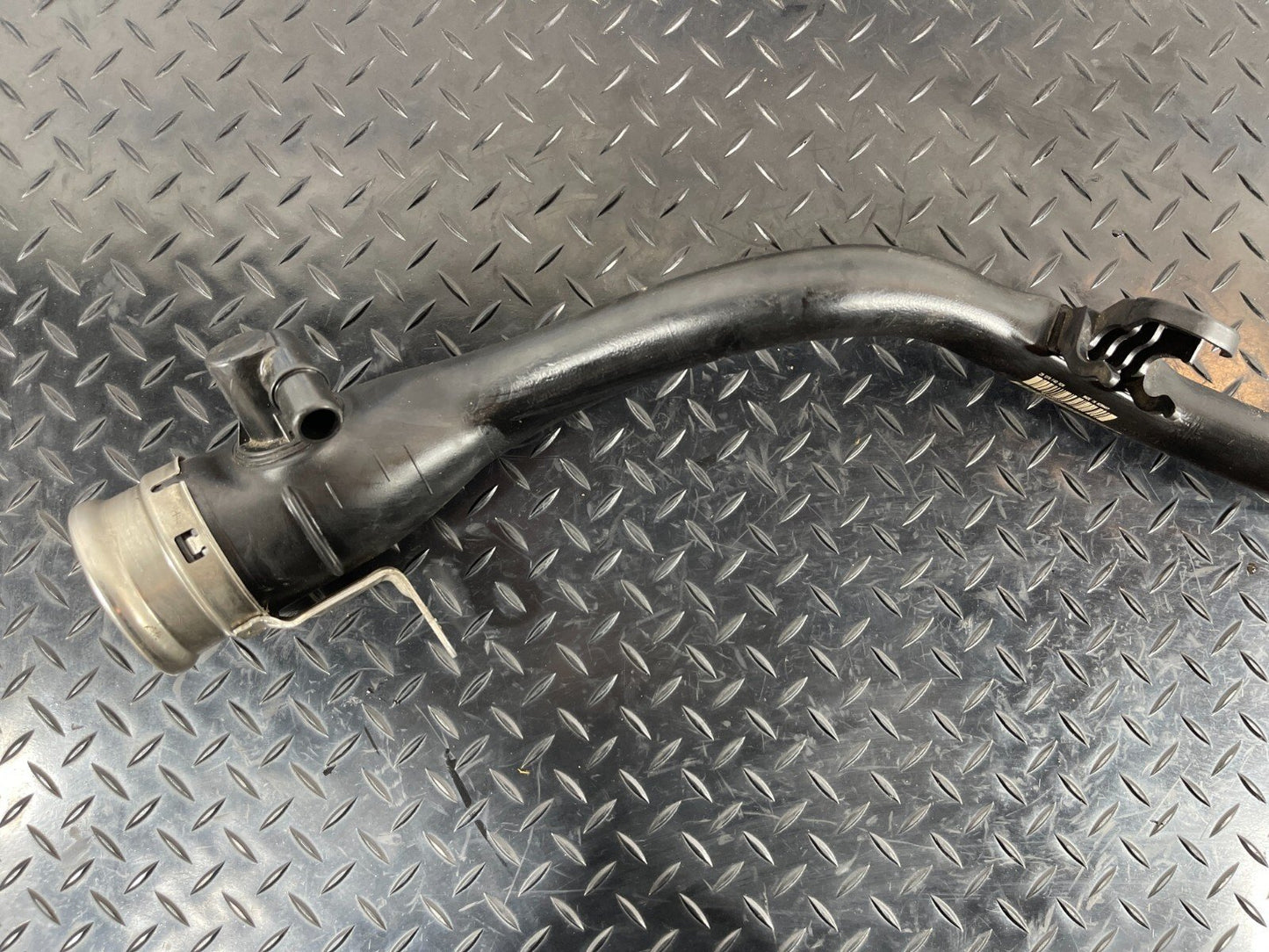 20-ON BMW 1 2 SERIES F40 F44 GENUINE PETROL FUEL FILLER NECK PIPE 7458657