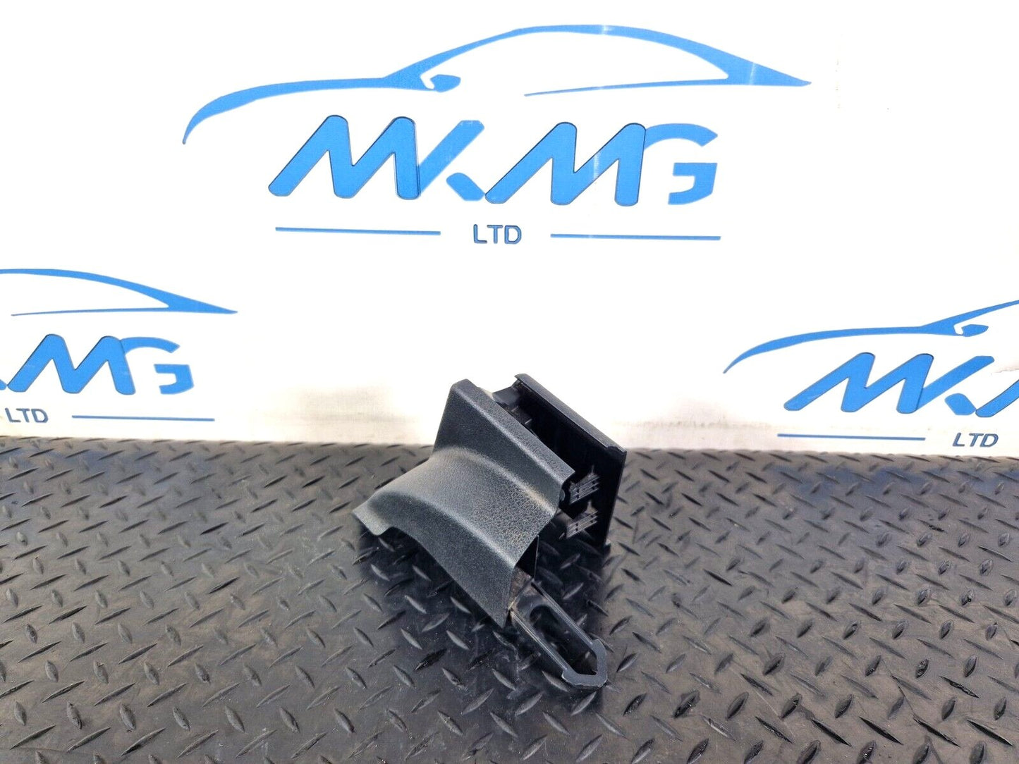 19-ON MERCEDES BENZ B CLASS W247 GENUINE SEAT GUIDE RAIL TRIM A2479190600