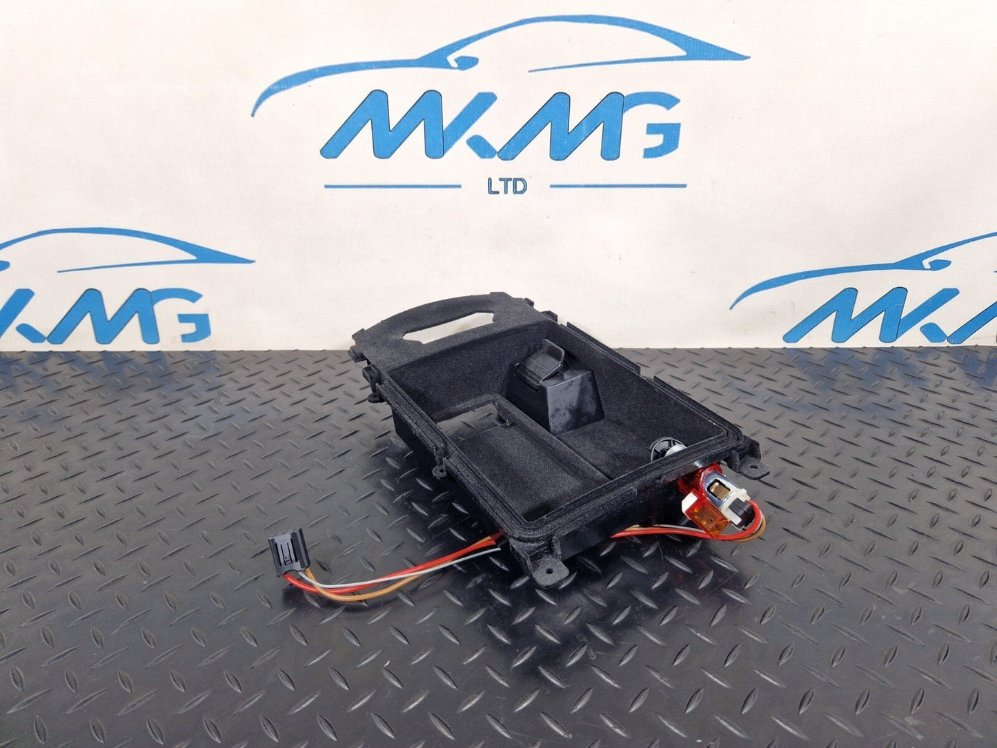 10-18 AUDI A7 4G S-LINE CENTRE CONSOLE STORAGE TRAY MEDIA INTERFACE 4G0864981C