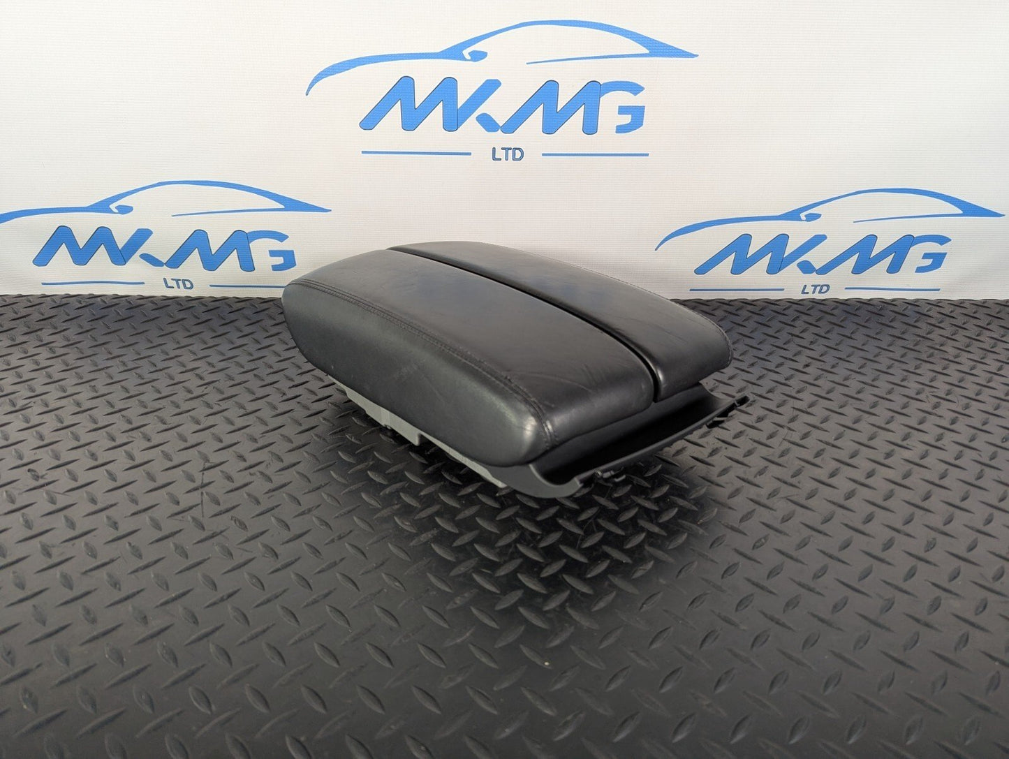 10-17 AUDI A8 4H LEATHER DOUBLE ARMREST IN BLACK 4H0864206C