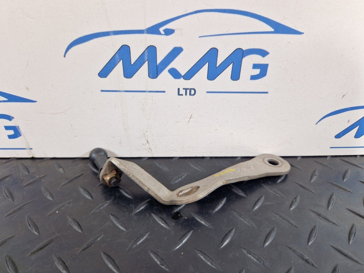 14-20 MERCEDES BENZ GLA X156 OEM EXHAUST SYSTEM FRONT PIPE UPPER BRACKET MOUNT