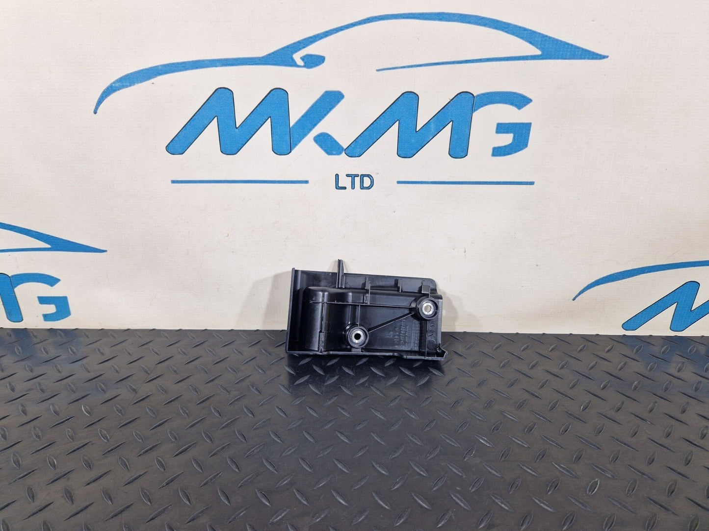 18-ON MERCEDES BENZ A CLASS W177 TRUNK HITCH MOUNTING LEFT SIDE A1776801700