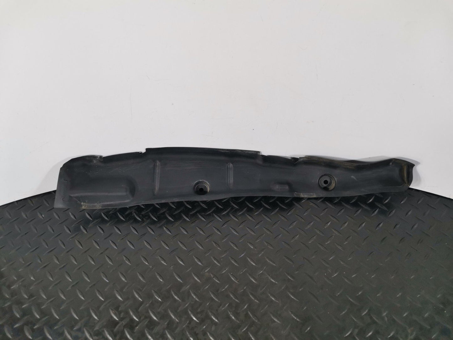 16-19 AUDI A4 B9 SALOON GENUINE FRONT RIGHT WING FILLER INSULATOR 8W0821112