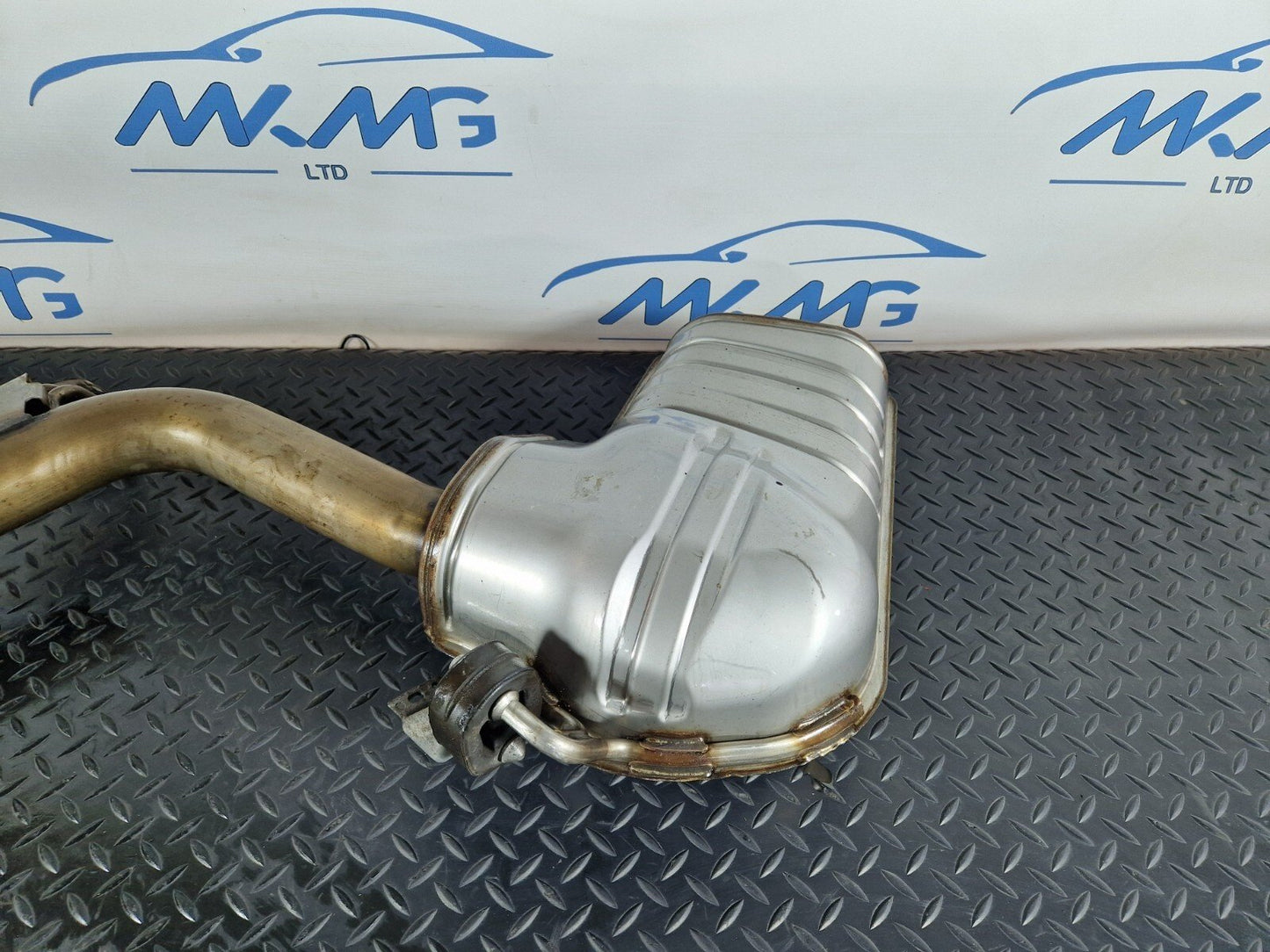 16-19 AUDI A4 AVANT B9 S-LINE OEM REAR EXHAUST BACK BOX 8W0253411K