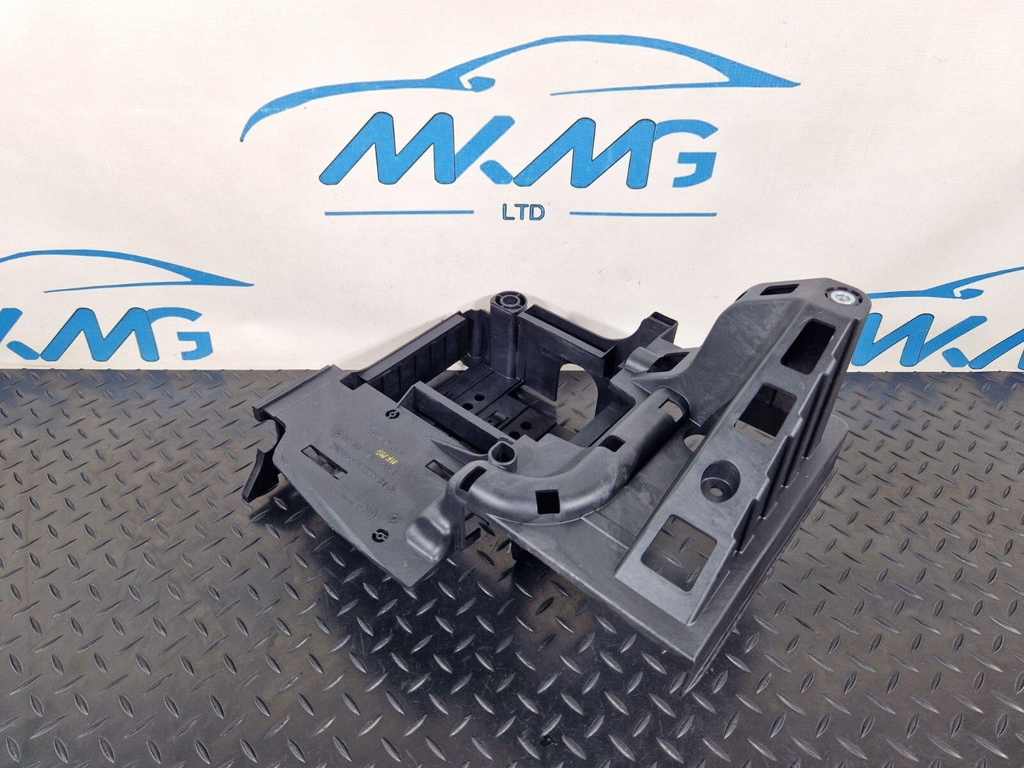 14-21 MERCEDES BENZ W205 GENUINE CD CHANGER ECU HOLDER BRACKET MOUNT A2055458900
