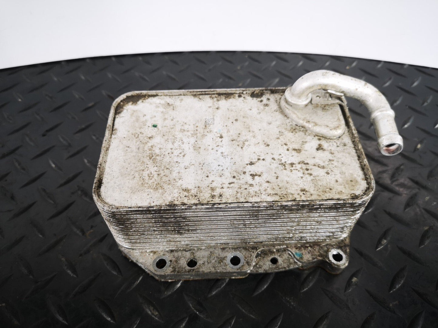 16-19 AUDI A4 B9 S-LINE GENUINE V6 3.0TDI CSW CSWB ENGINE OIL COOLER 059117015N