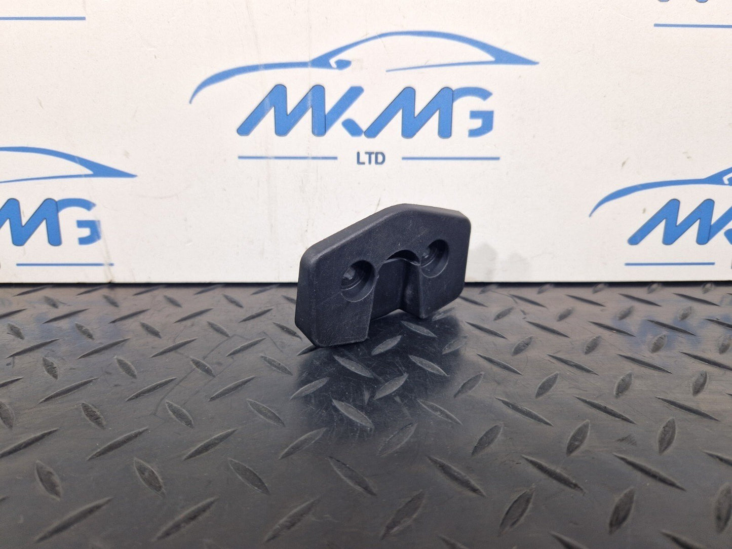 14-23 MERCEDES BENZ VITO W447 OEM TAILGATE WDGE BUTTON STOPPER A4477660162
