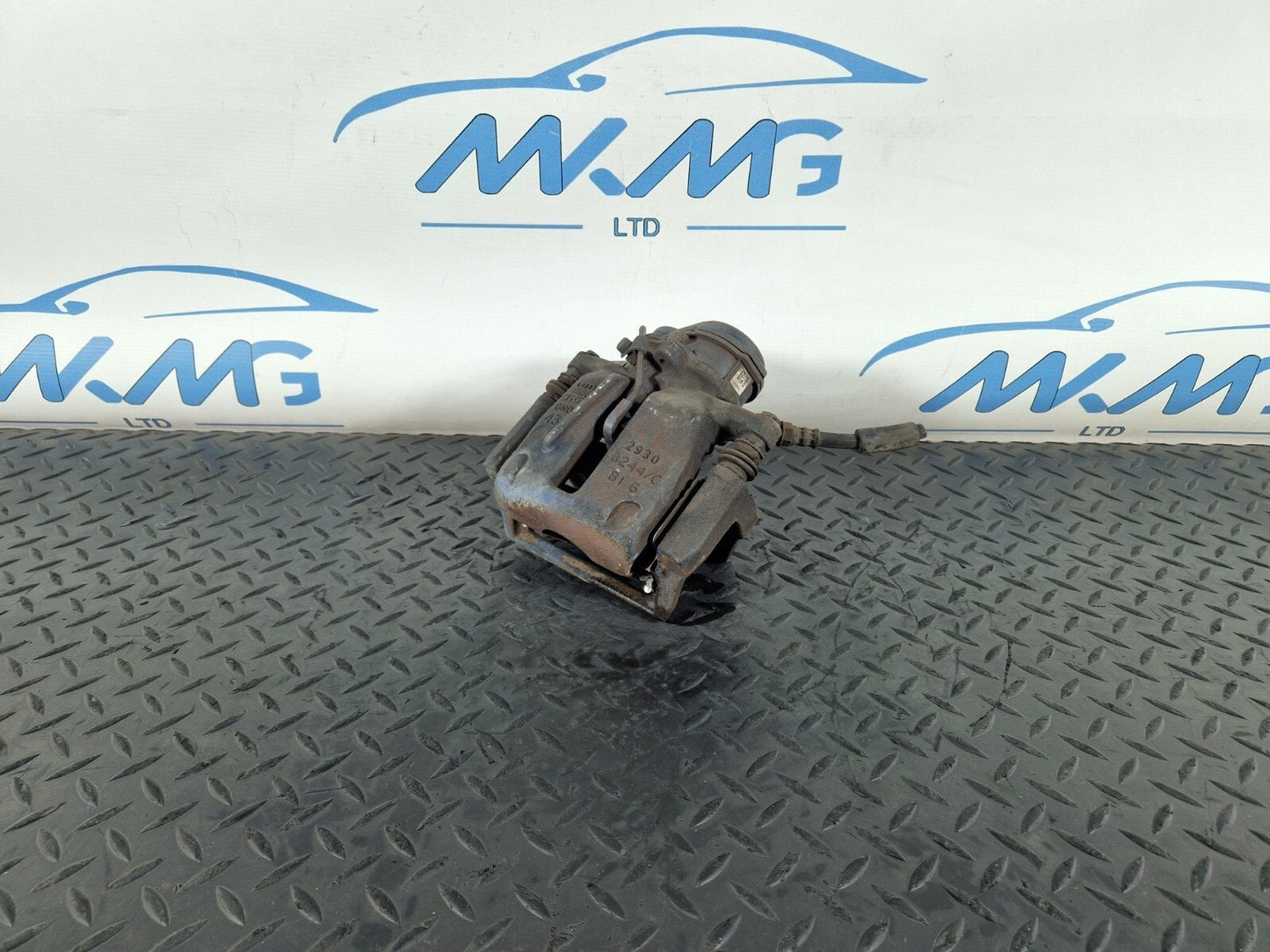 10-17 AUDI A8 4H REAR RIGHT O/S BRAKE CALIPER HOUSING & MOTOR UNIT 4H0615404