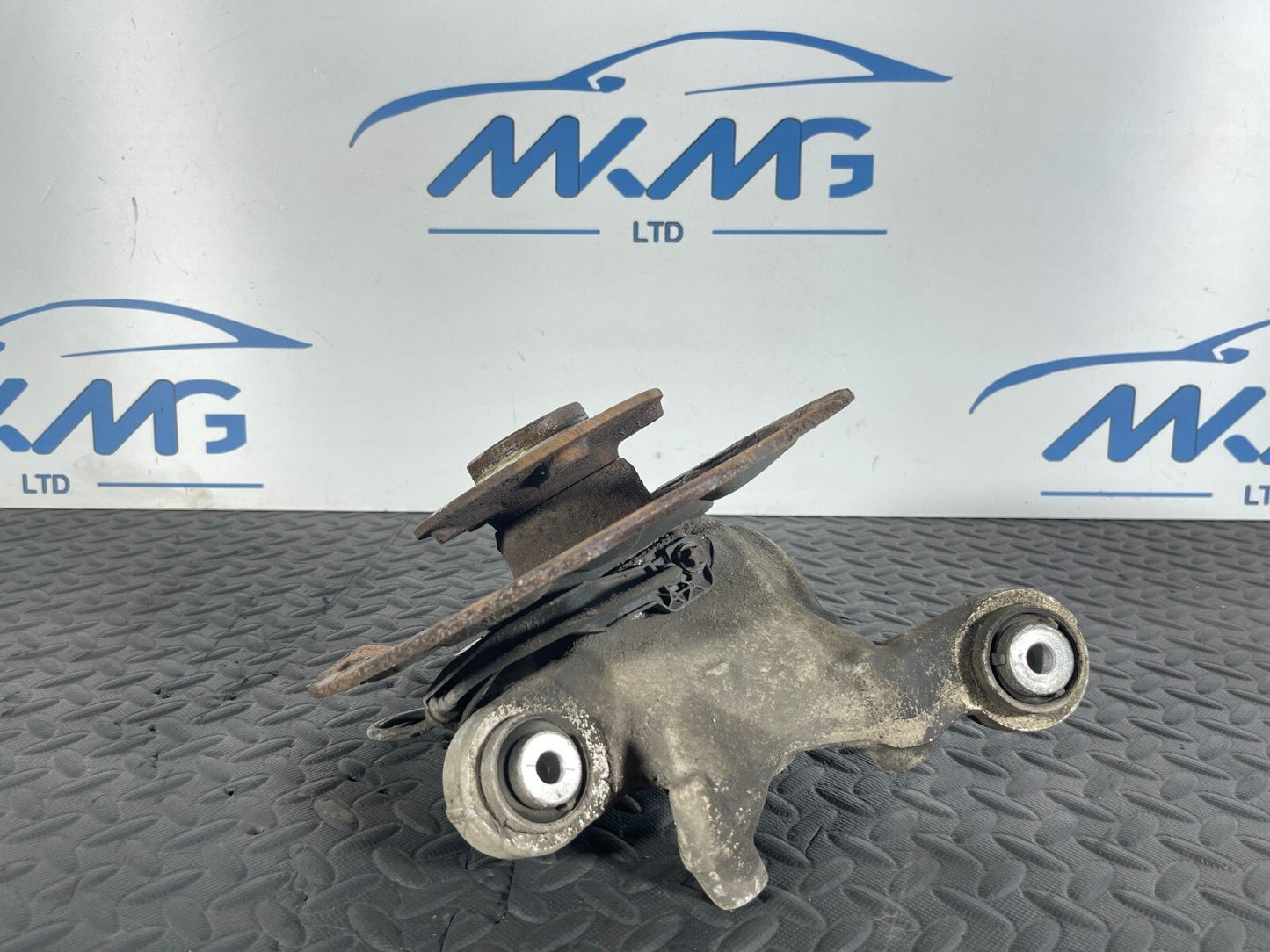 12-18 MERCEDES A B CLA W176 W246 C117 REAR LEFT PASSENGER SIDE WHEEL HUB 2460306