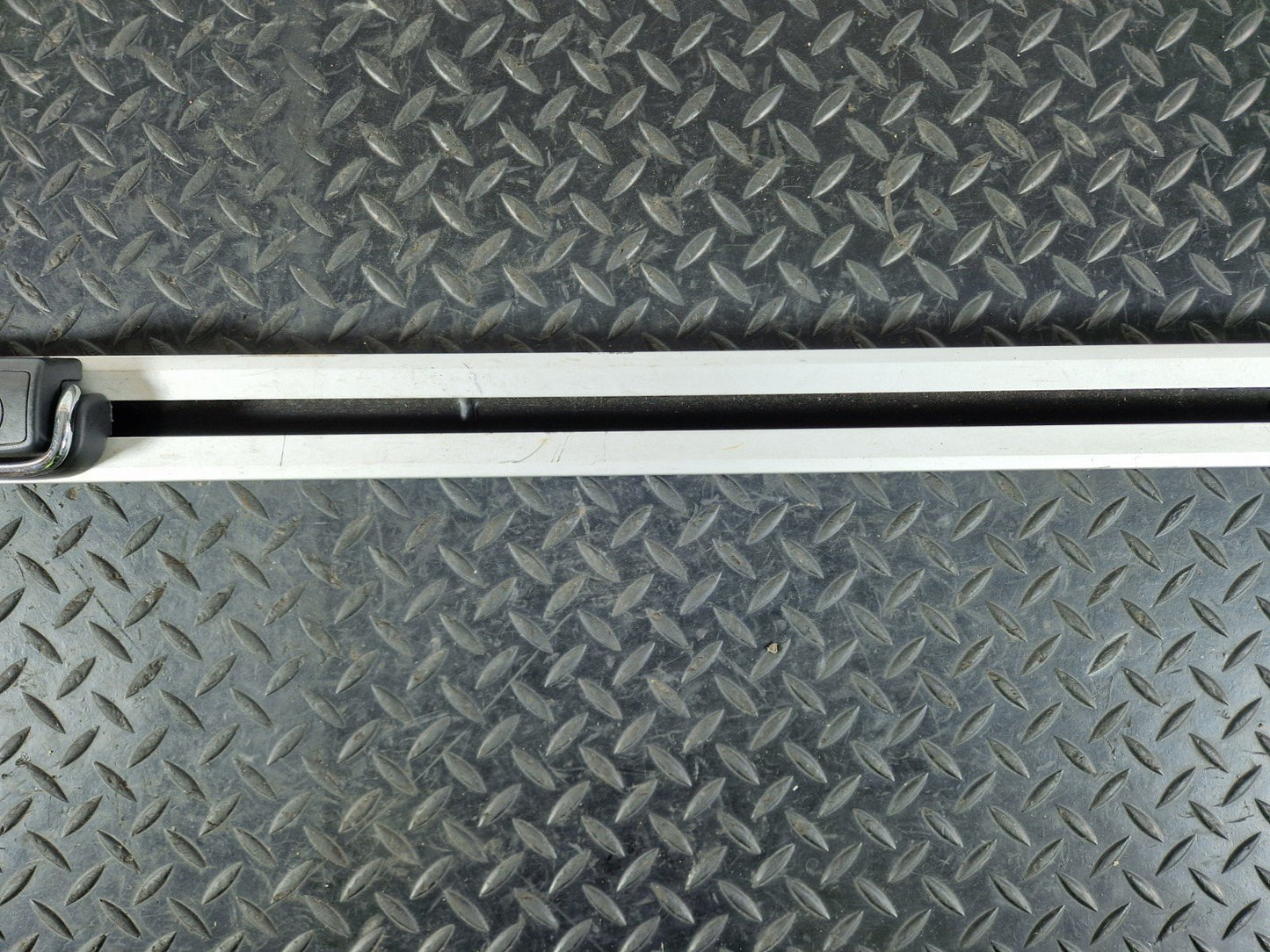 12-18 AUDI A6 C7 GENUINE RIGHT BOOT LUGGAGE COMPARTMENT MOUNT RAIL 4G9863556A