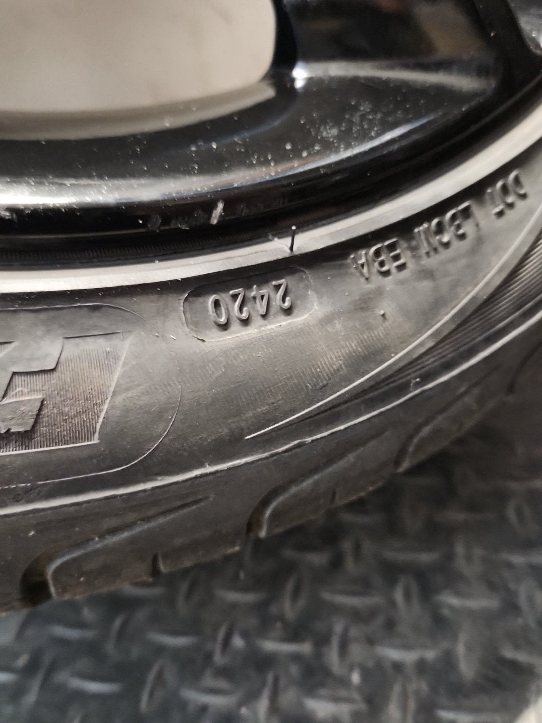 Vauxhall Corsa MK3 (D) (4400) 17" Alloy Wheel with Tyre 215/45/17 ~4mm 9272760