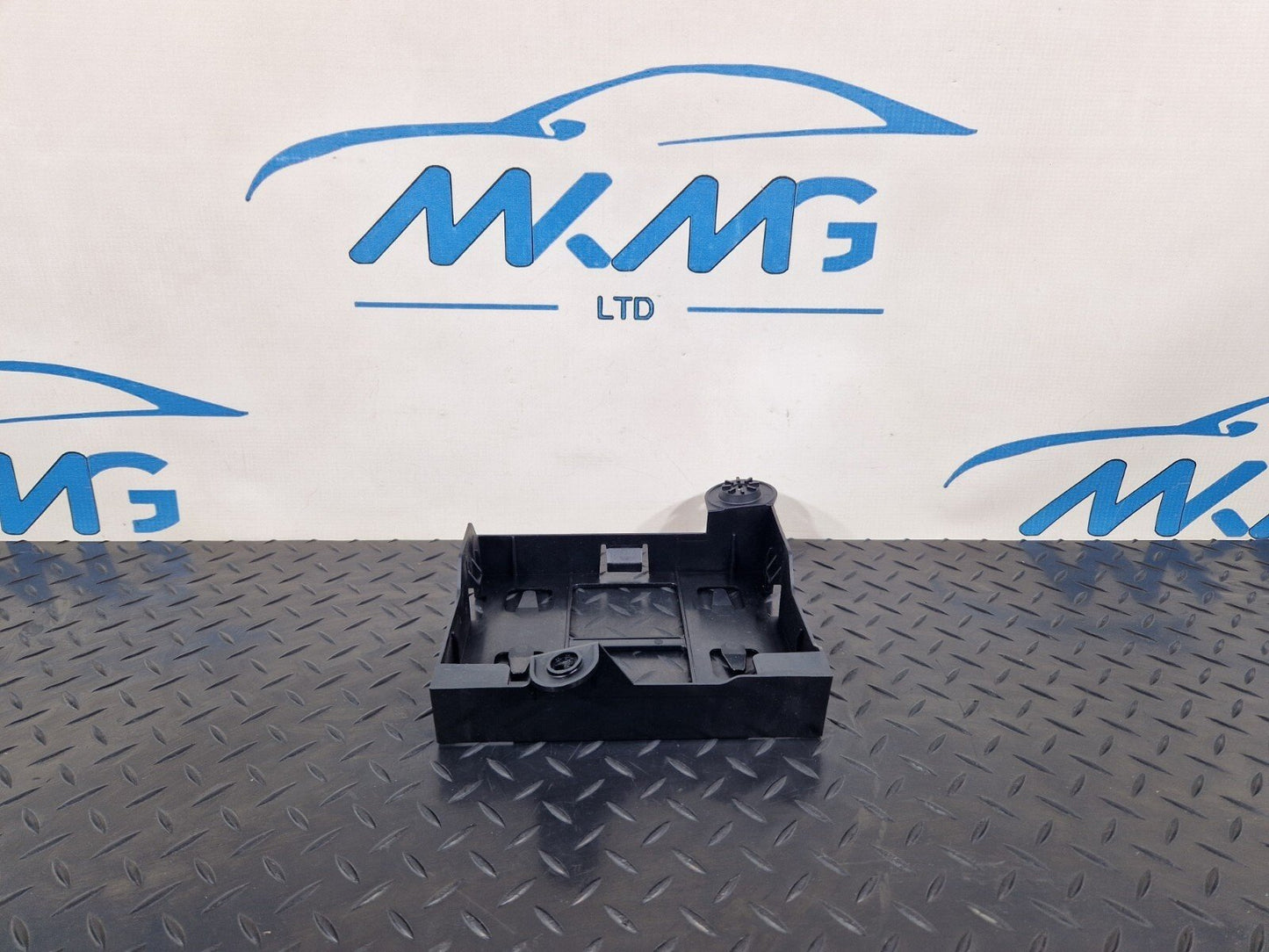 10-18 AUDI A7 4G S-LINE GENUINE OEM BRACKET MOUNT TRIM 4G8907368