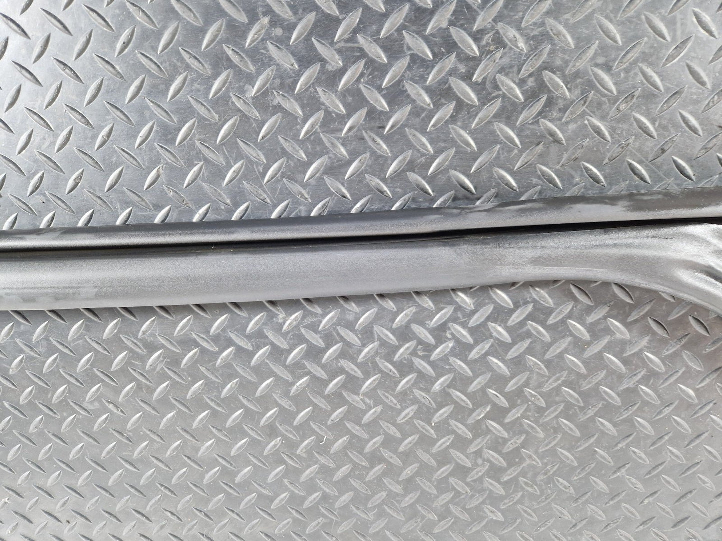 12-17 AUDI S5 CONVERTIBLE RIGHT UPPER INNER A PILLAR RUBBER DOOR SEAL 8F0831722